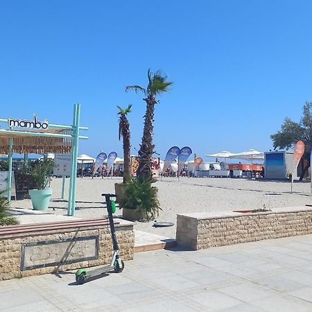 Luxury Promenada Apartment - Frontal Beachfront Mamaia Nord Năvodari Exteriör bild