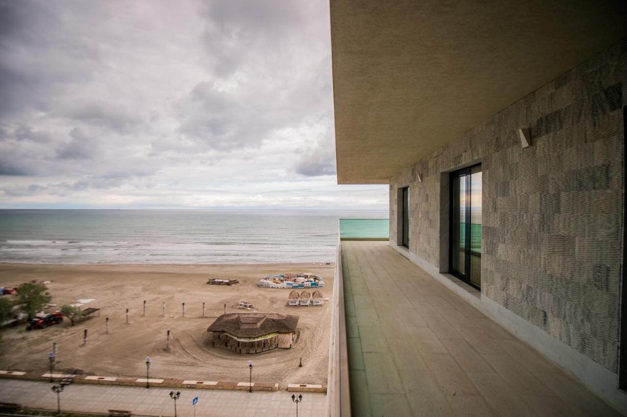 Luxury Promenada Apartment - Frontal Beachfront Mamaia Nord Năvodari Exteriör bild