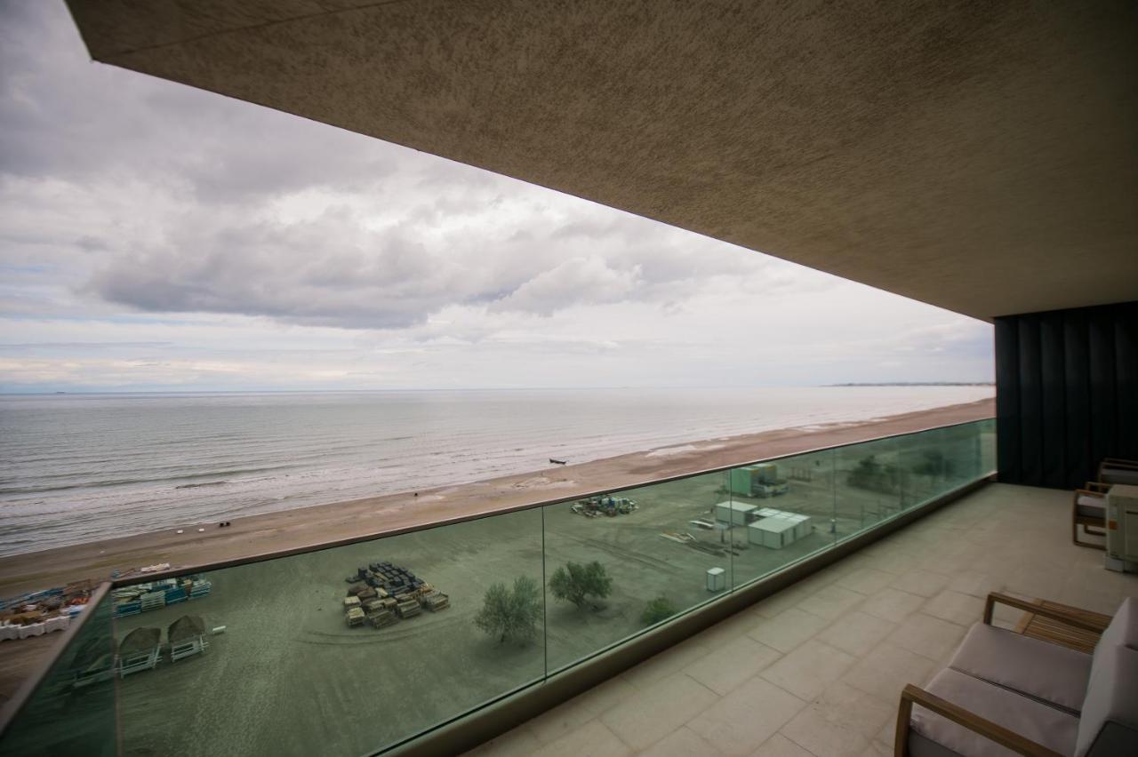 Luxury Promenada Apartment - Frontal Beachfront Mamaia Nord Năvodari Exteriör bild