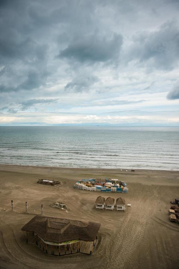 Luxury Promenada Apartment - Frontal Beachfront Mamaia Nord Năvodari Exteriör bild