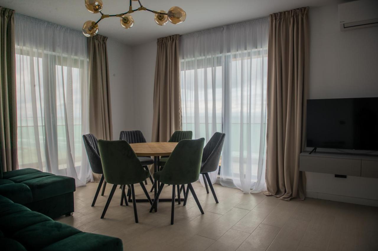 Luxury Promenada Apartment - Frontal Beachfront Mamaia Nord Năvodari Exteriör bild