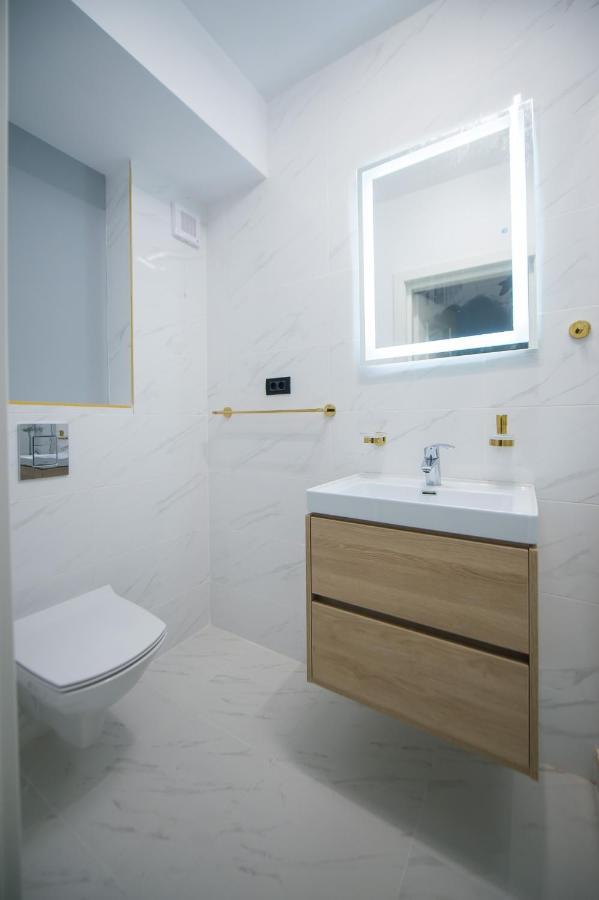 Luxury Promenada Apartment - Frontal Beachfront Mamaia Nord Năvodari Exteriör bild