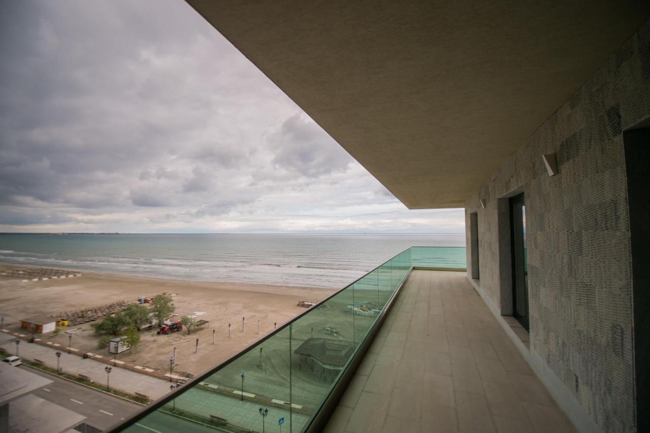 Luxury Promenada Apartment - Frontal Beachfront Mamaia Nord Năvodari Exteriör bild