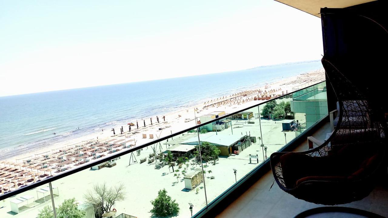 Luxury Promenada Apartment - Frontal Beachfront Mamaia Nord Năvodari Exteriör bild