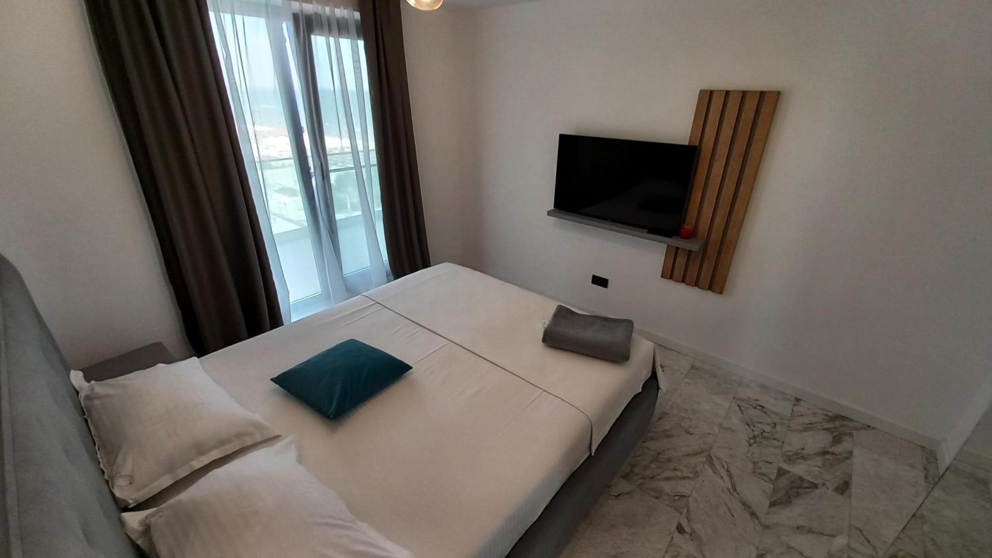 Luxury Promenada Apartment - Frontal Beachfront Mamaia Nord Năvodari Exteriör bild
