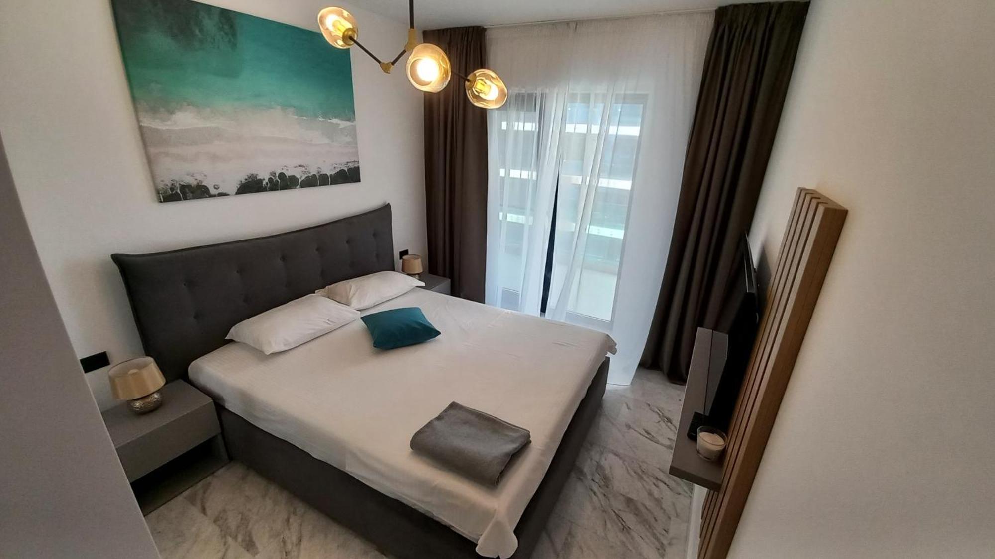Luxury Promenada Apartment - Frontal Beachfront Mamaia Nord Năvodari Exteriör bild