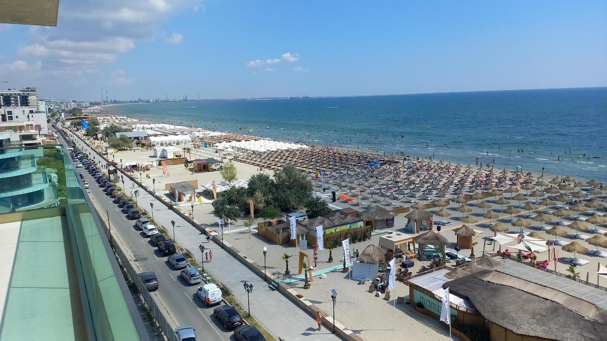 Luxury Promenada Apartment - Frontal Beachfront Mamaia Nord Năvodari Exteriör bild